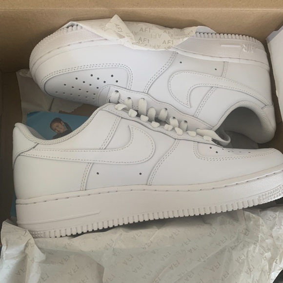 Women’s Air Force 1 07 - Picture 3 of 7